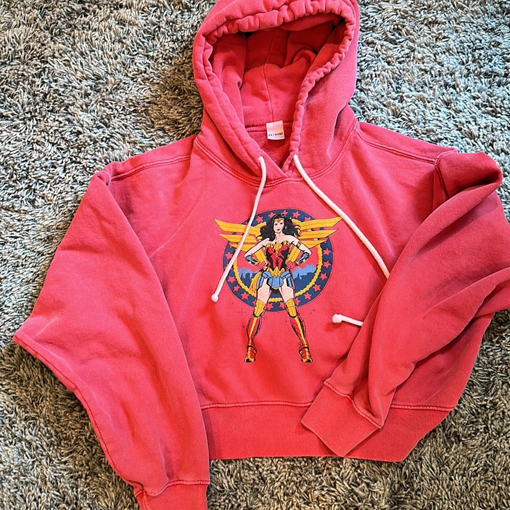 Very Cute Wonder Woman thick cropped sweatshirt in L